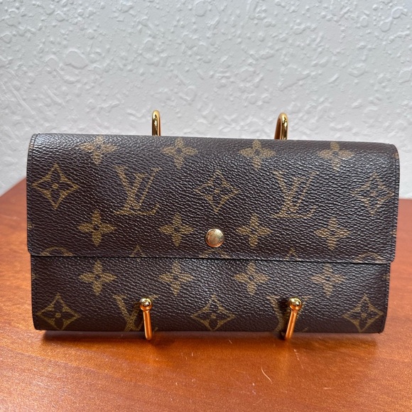 Auth Louis Vuitton Monogram Pochette
Porte Monnaie Credit TH0093 - Picture 2 of 16